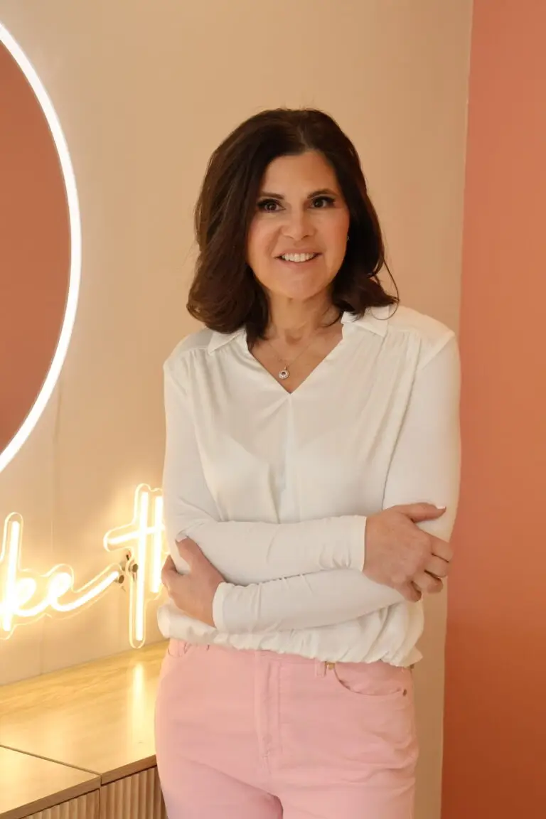 mirella, founder of labelle lash studio, smiling for a client testimonial.
